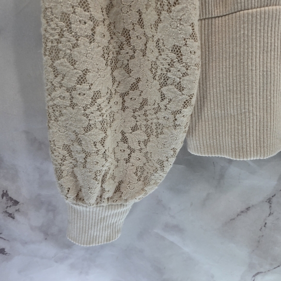 By Anthropologie Shirt Womes Large Cream Lace Sleeve Balloon Faux Wrap Sweater - Picture 10 of 15